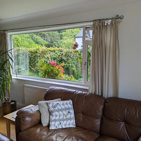 Peaceful Glastonbury Bungalow - Ideally Located Exterior photo