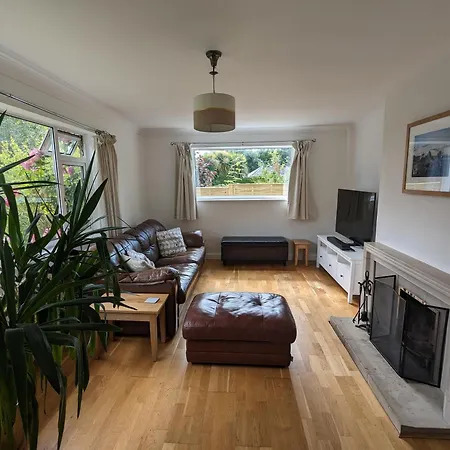 Peaceful Glastonbury Bungalow - Ideally Located Exterior photo
