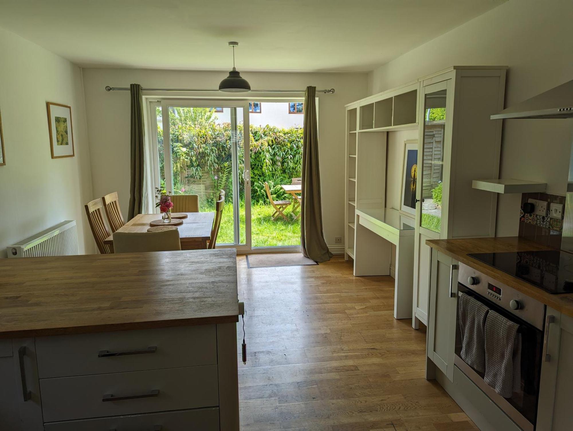 Peaceful - Ideally Located Glastonbury