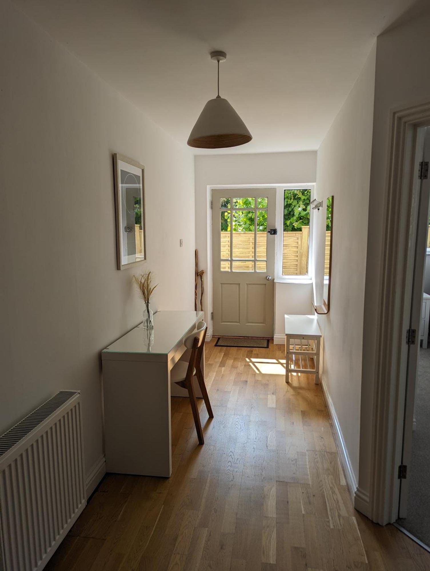 Peaceful - Ideally Located Glastonbury