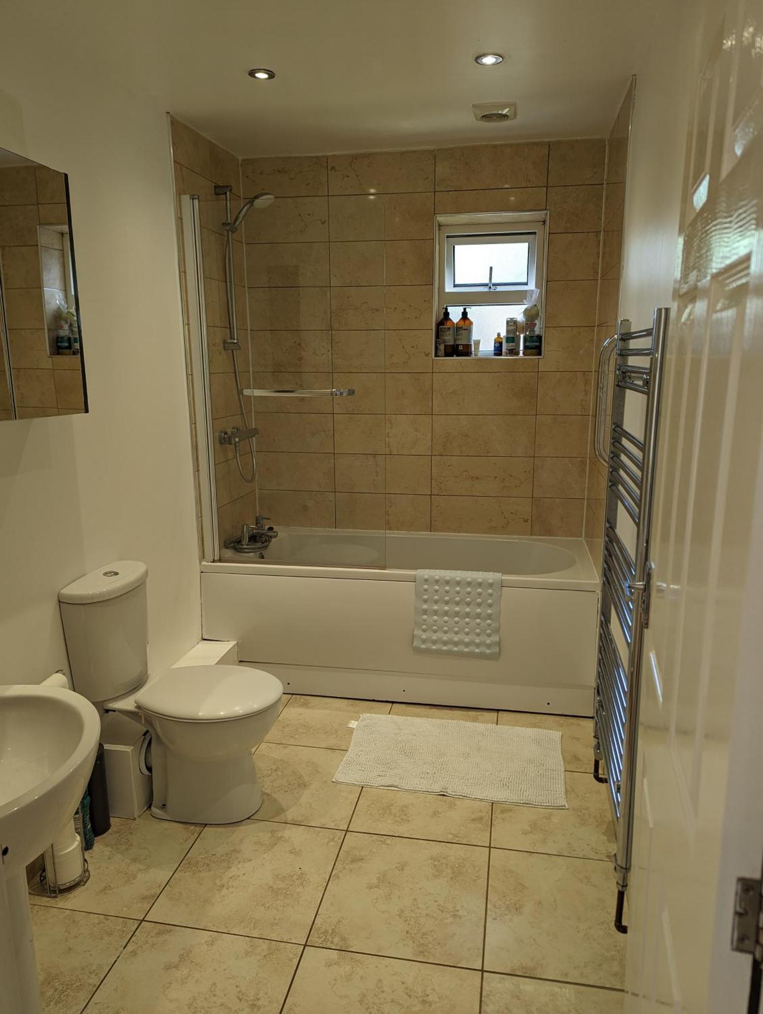 Peaceful - Ideally Located Glastonbury